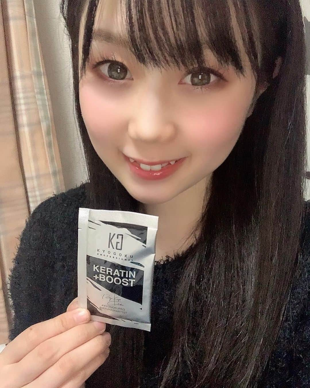 鈴乃八雲さんのインスタグラム写真 - (鈴乃八雲Instagram)「❤️ Kyogoku ケラチンブースト＋❤️ @kyogokupro_official  人毛から特殊製法により抽出したケラチン蛋白をパウダー化。  特別な日の前にスペシャルケアのトリートメント✨高級トリートメント🥰 さらさら艶髪になります✨  https://kyogokupro.com/products/detail/41  #kyogokupro #京極琉 #kgカラー #kgpro #kgカラーシャンプー #ダイヤモンドブリーチ #pr」1月14日 23時07分 - yakumo_suzuno