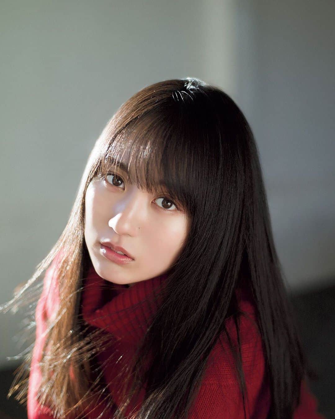 週刊少年マガジンのインスタグラム：「2021年1月13日(水)発売の「 #週刊少年マガジン 」7号は #乃木坂46 の4期生エース・ #賀喜遥香 さんを撮り下ろし！  撮影 / 細居幸次郎 スタイリング / 優哉 ヘアメイク / 田村直子 デザイン / 松本麻実（GROSVENOR design） 撮影協力 / ホテル湖龍」