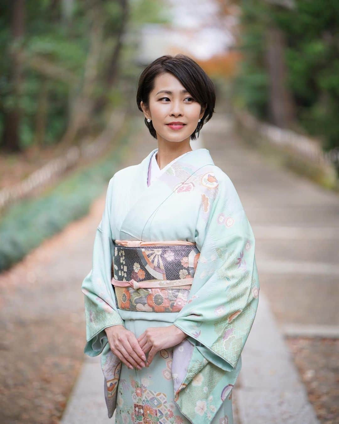 坂元美香さんのインスタグラム写真 - (坂元美香Instagram)「おはよー  今年の撮影始めはアパレルから。 いってきまーす！  着物… @kamakura.kimono.kanon photo… @photogragon   #鎌倉着物花のん #鎌倉着物レンタル #着物 #和服 #訪問着 #鎌倉 #大人の着物 #美しい着物 #鎌倉着物撮影 #着物撮影 #帯締め #大人ショート #大人ショートボブ」1月15日 8時45分 - mika_saka