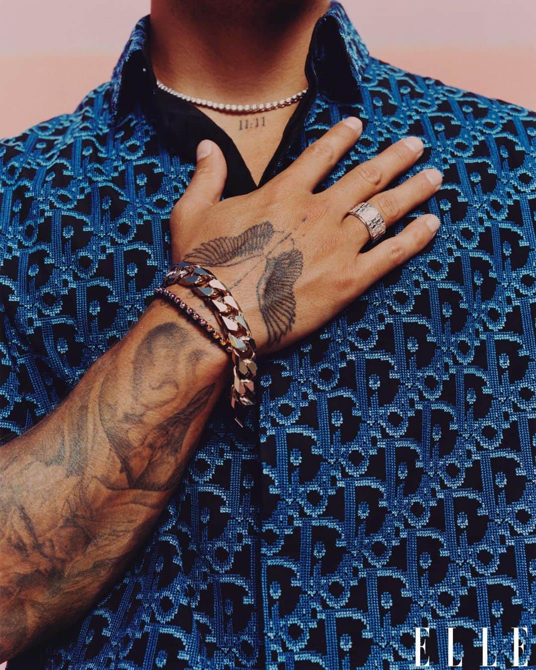 ニーナ・ガルシアのインスタグラム：「Tomorrow / Mañana  A history-making @ELLEUSA cover / Una portada histórica de ELLE “I always say that music saved my life, saved my family’s life. For me, music is everything” “Siempre digo que la música ha salvado mi vida, salvó a mi familia. Para mi, la música lo es todo” Who is it going to be… Quien será? Fill in the name / Escriban el nombre _____」