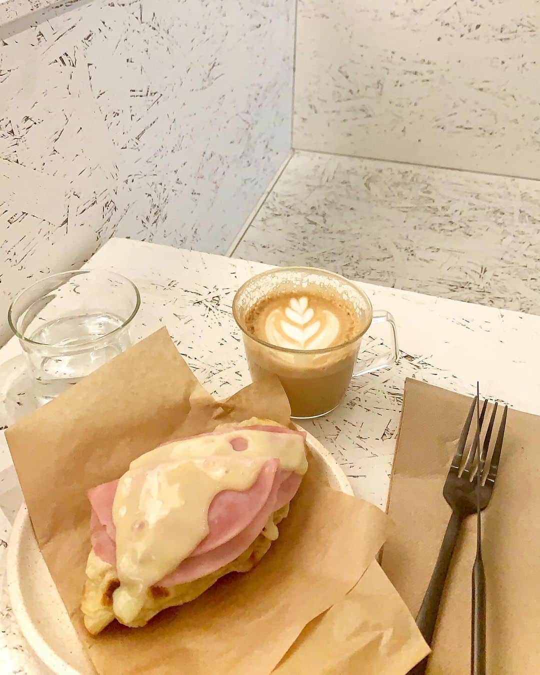 武田紗季さんのインスタグラム写真 - (武田紗季Instagram)「かわいいお気に入りのお店❤️ #cafe #シドニー #croffle」1月15日 9時02分 - __sakii.___