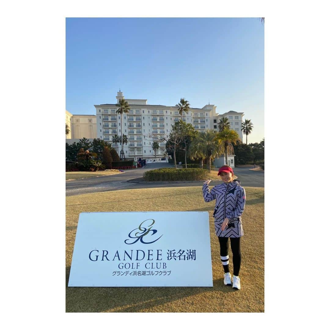 江口紗代さんのインスタグラム写真 - (江口紗代Instagram)「﻿ ﻿ ﻿ GRANDEE 浜名湖⛳に行ってきました！！﻿ ﻿ クラブハウス、宿泊施設が、﻿ お城みたいで OUT INスタートで﻿ お昼ご飯が中国料理か﻿ イタリア料理に変わるみたい😳🤲🏻﻿ ﻿ ﻿ めちゃくちゃ風は強かったけど﻿ こんなに綺麗な場所でゴルフして、﻿ #エクシブ浜名湖 に泊まる旅行は﻿ リゾート地みたいでオススメです☺️🌴💗﻿ ﻿ ﻿ ﻿ ﻿ #静岡#浜松#浜名湖#xiv浜名湖#リゾート#🥟﻿ #グランディ浜名湖ゴルフクラブ#お城#🕍﻿ ﻿ ﻿ ﻿ ﻿」1月15日 9時34分 - s.34y