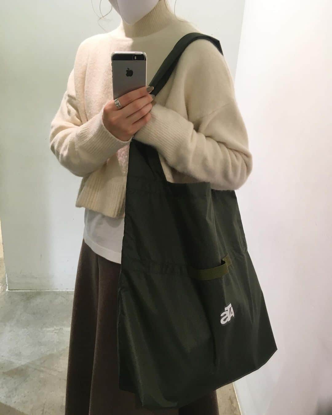 GATHER yamatoのインスタグラム：「・ 今日は5の付く日♬︎ ギャザーポイント＆WAONポイント2倍day✨ ・ ・ エコバッグ必須の今。 せっかく持つならお洒落で実用的なものを！ ・ ・ ━━━━━━━━━━━━━━━ ナイロン2WAYエコバッグ #ATSUROTAYAMA ￥2,200(taxin) ━━━━━━━━━━━━━━━ ・ ・ 持ち手が広く肩に掛けやすい。 半分にたたむと手持ちタイプになるので、お買い物の量に合わせてサイズを変えられます‪。 ロゴもシンプルで使いやすい♬︎ ・ ・  #ギャザー #GATHER #ギャザー大和店 #GATHER大和店 #エコバッグ」
