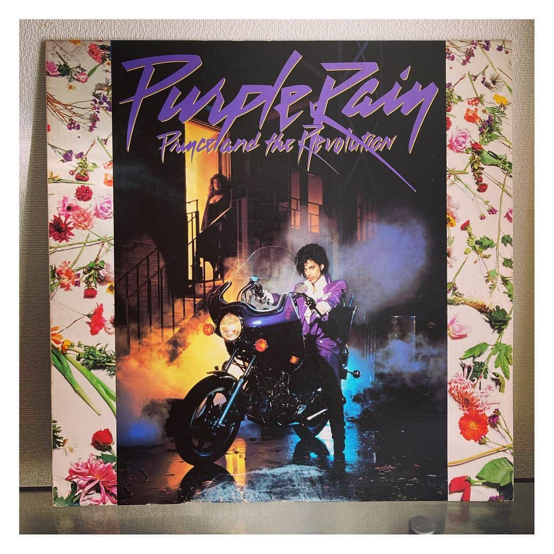 林幸治さんのインスタグラム写真 - (林幸治Instagram)「Prince And The Revolution ‎– Purple Rain  言わずと知れたプリンスの名盤。なんか最近やっとわかってきたかも。カッコいいですね。プリンス。  #vinyl #vinylcollection #vinylrecords #vinyljunkie #vinylcollector #vinyllover #1984 #princeandtherevolution #usoriginal #nowspinning」1月15日 9時36分 - tct_koji_hayashi