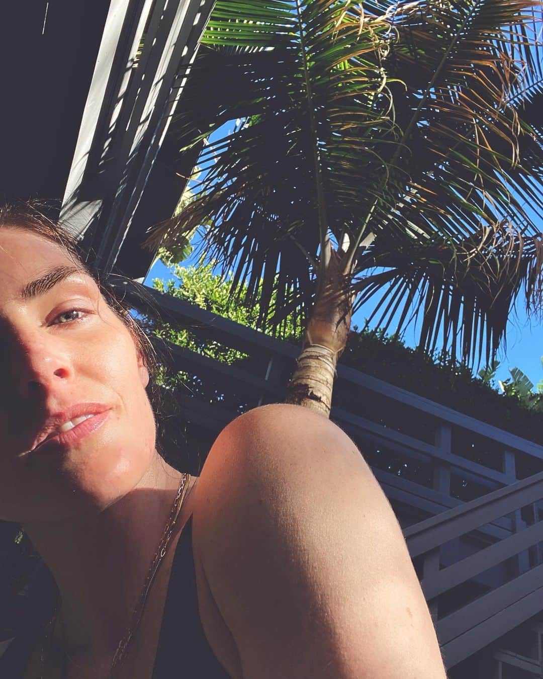 ヒラリー・ローダのインスタグラム：「Post-workout 📸 today was one of those days I really missed and needed the energy of other people in a workout class. Amazing what that can do to motivate and push ourselves! Hopefully soon... 🤞🏼♥️」