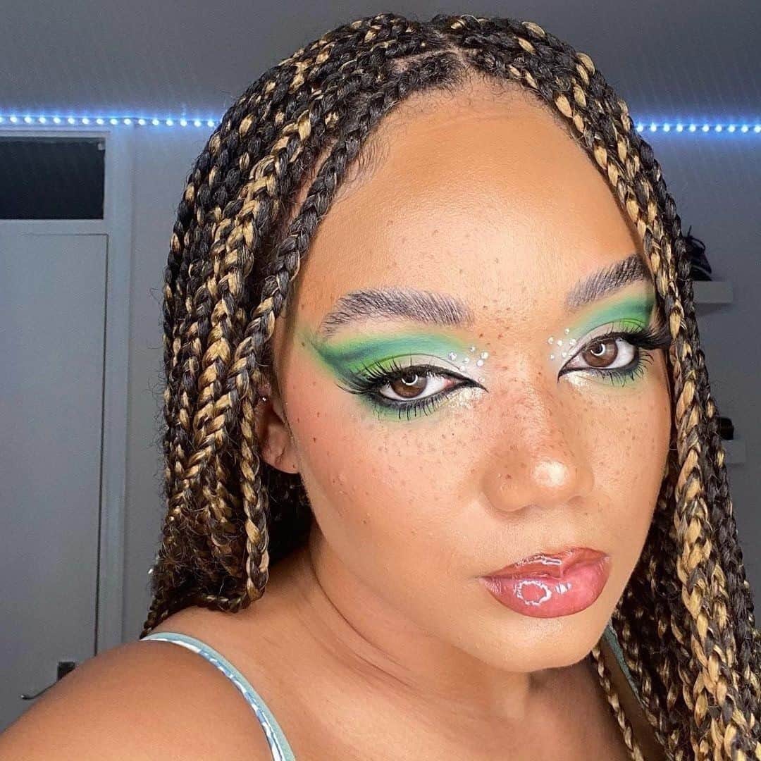 NYX Cosmeticsさんのインスタグラム写真 - (NYX CosmeticsInstagram)「@cheskacampbell swipes on our Epic Ink Liner to slay this fierce #EOTD 💚✔️ Shop our fave vegan formulas online at nyxcosmetics.com 🌿 • #nyxcosmetics #nyxprofessionalmakeup #crueltyfreebeauty #veganformula」1月15日 9時59分 - nyxcosmetics