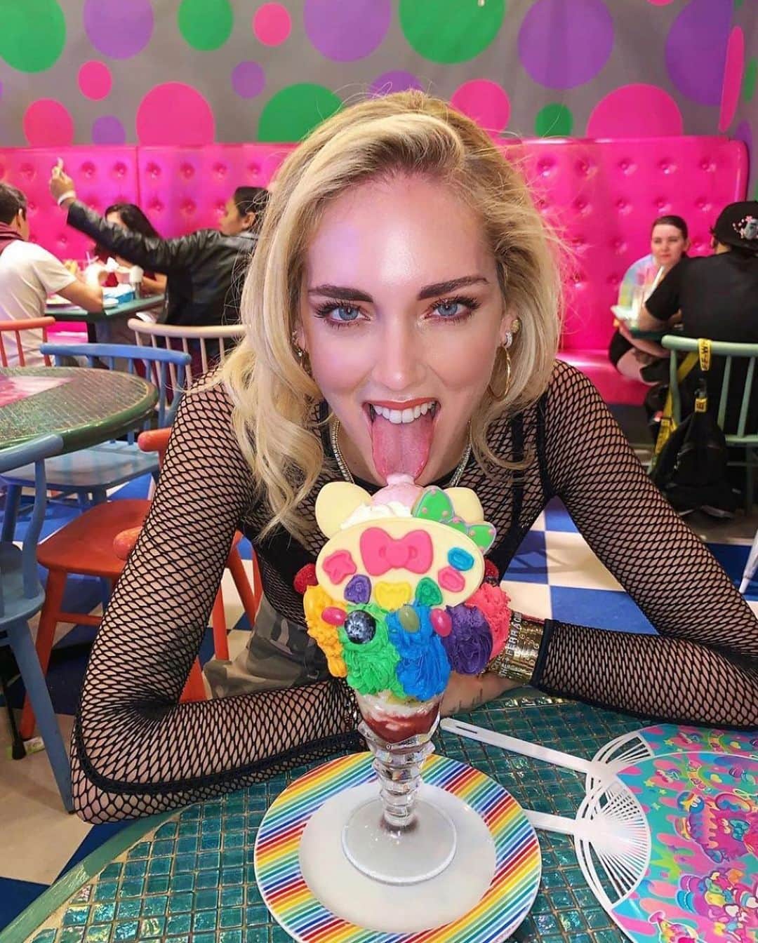 KAWAII MONSTER CAFEのインスタグラム：「#KAWAIIMONSTERCAFEMEMORY  Thank you for coming @chiaraferragni , we were so happy to have you! We will be closing down on this end of January we wish we could dance with your 🦁and baby girl too🌈💕  Thank you all involved behind this memory.  #kawaiimonstercafe」