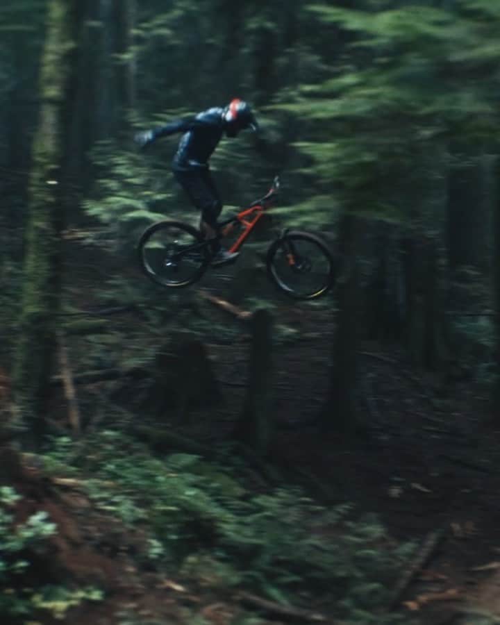 のインスタグラム：「While 2020 was a challenging year, together with our film production partners, we still managed to release a bunch of content that we’re really proud of. It seems that effort paid off with Shimano receiving the @vimeo Best of the Year Award in the category of Brand Story: Large Business. We’re buzzing at this news having been up against some very big contenders. But more importantly, we’re proud to have worked with such talented athletes, filmmakers, producers and all the Shimano staff that helped make these video series a reality. Click the link in our bio to read more. #shimanomtb #RideShimano #ShimanoGravel #vimeofestivalawards」