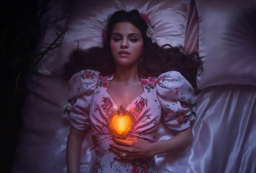 MTVさんのインスタグラム写真 - (MTVInstagram)「There is no better feeling than when an artist is doing something they love. That’s how I feel watching @selenagomez in “De Una Vez” 🤍」1月15日 9時53分 - mtv