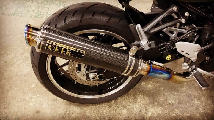 浅田信一のインスタグラム：「音量注意🔇  先日マフラー交換した時の比較動画🏍  #z900rs  #kawasakiz900rs  #overracing  #overgpperformance  #custombike  #カスタムバイク」