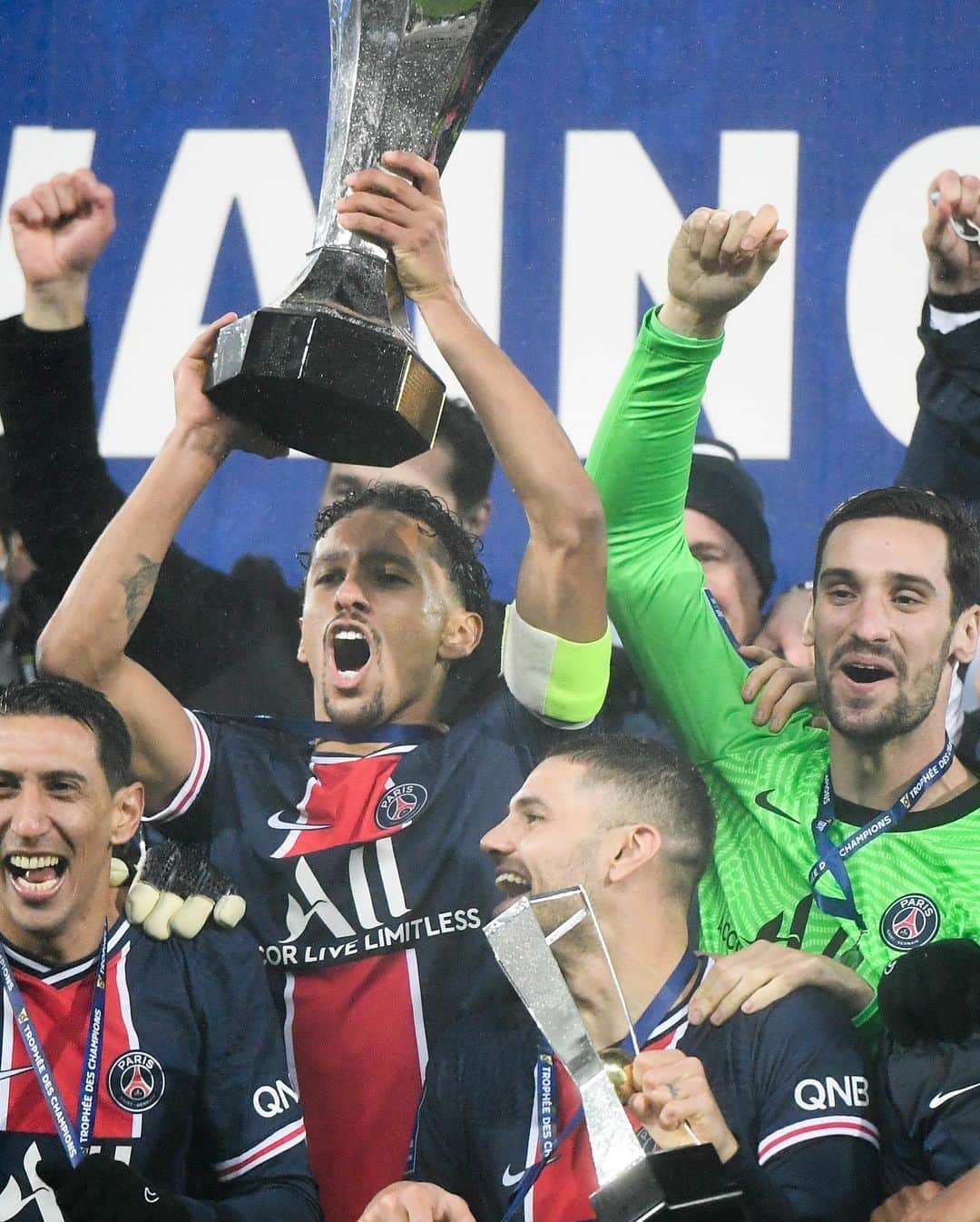 マルコス・アオアス・コレアのインスタグラム：「Champion mon frère 🤪🏆❤️」
