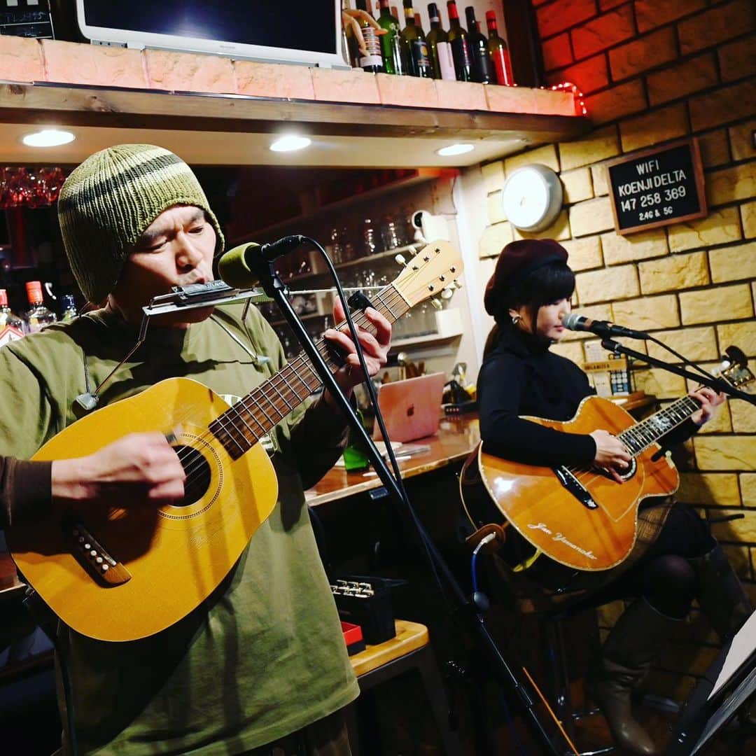 辻香織のインスタグラム：「Caoli Cafe vol.20 ゲストは知久寿焼さん(ex.たま)小学生の頃からの憧れ、スターの知久さんと共演できて幸せでした。歌手冥利に尽きます。また一緒に歌える機会を楽しみに。これからも歌を続けます。  アーカイブ https://youtu.be/sleqeX8kgnU  #辻香織  #生配信番組  #Caoli Cafe  #高円寺三角地帯  #知久寿焼 #アーカイブは #youtube  #にありますよ」
