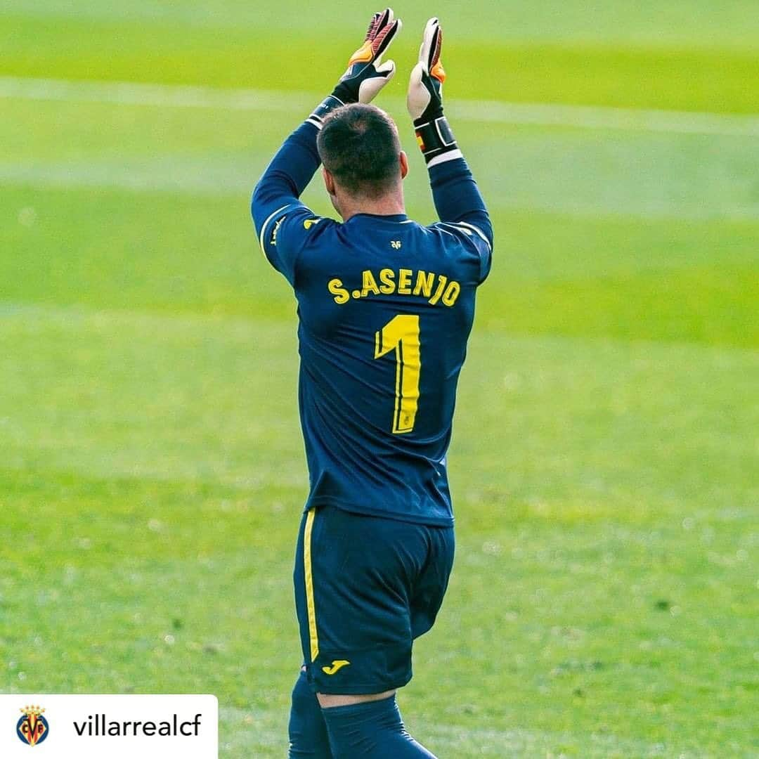 LFPさんのインスタグラム写真 - (LFPInstagram)「@sergioasenjo1 is now the GK with the most games played (231) for @villarrealcf! 🙌🏽🔝  ¡Asenjo es el portero con más partidos disputados (231) en la historia del Villarreal! 🙌🏽🔝  #Asenjo #Villarreal #Top #LaLiga #LaLigaSantander」1月15日 1時16分 - laliga