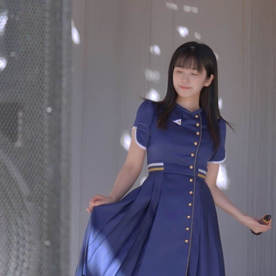 のインスタグラム：「たまにはインスタにもアイドルらしい写真 📮 _____ 💌 .  #みんな大好き制服シリーズ #深夜のいきなりポスト #ライブ中の写真 #ふふふ」