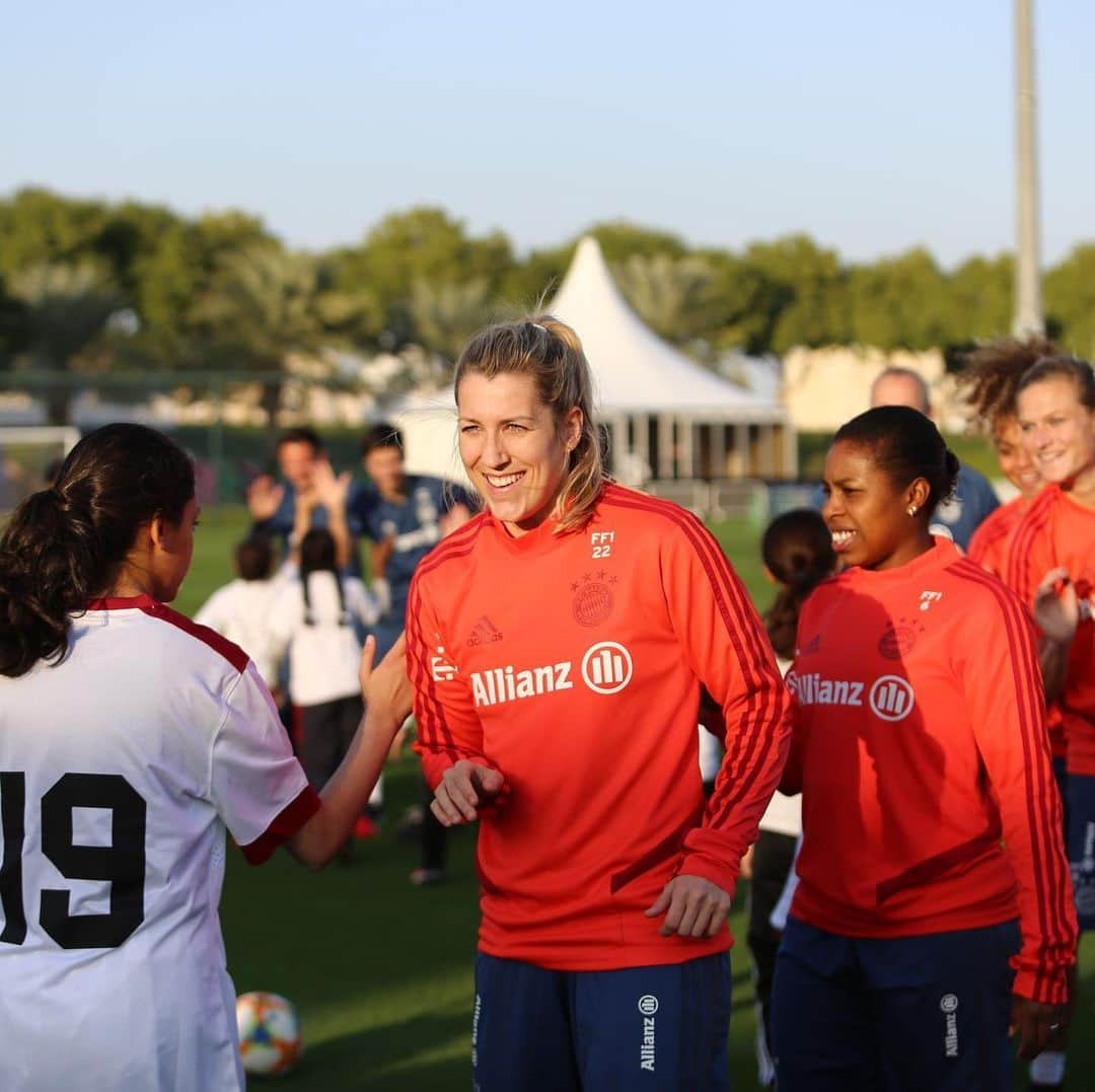 Verena Faisstさんのインスタグラム写真 - (Verena FaisstInstagram)「Doha 2020 🇶🇦🐫 #tb #goodoldtimes #januar2020 #trainingscamp #oneyearago #fcb」1月15日 1時19分 - vereni2205