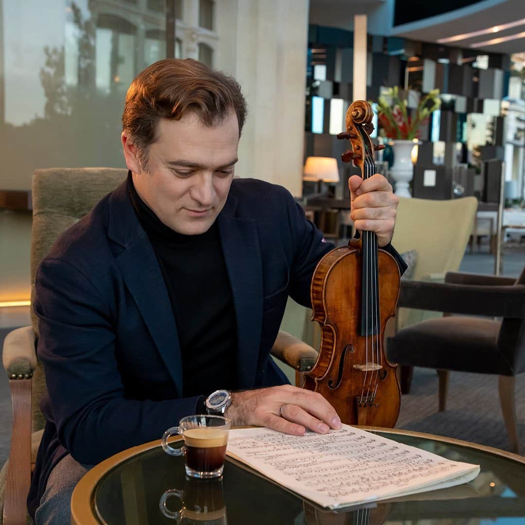Nespressoさんのインスタグラム写真 - (NespressoInstagram)「#NespressoEditions – Edition 12   @rcapucon has performed violin on stages across the globe, and now he is offering an exclusive behind-the-scenes masterclass with students from the International Menuhin Music Academy—and the stage is coming to you!   Join us on Saturday January 16th at 10am EST / 4pm CET as he pulls back the curtain on the world of musical performance.   No tickets required for this show, but a cup of coffee and a cozy seat are recommended as you tune in ☕️🎶🎻   #Nespresso #NespressoEditions #Violin」1月15日 1時30分 - nespresso