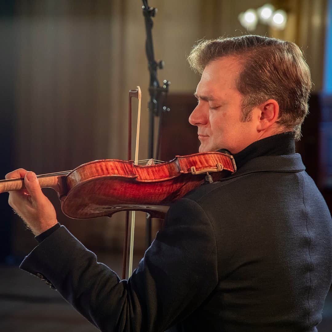 Nespressoのインスタグラム：「#NespressoEditions – Edition 12   @rcapucon has performed violin on stages across the globe, and now he is offering an exclusive behind-the-scenes masterclass with students from the International Menuhin Music Academy—and the stage is coming to you!   Join us on Saturday January 16th at 10am EST / 4pm CET as he pulls back the curtain on the world of musical performance.   No tickets required for this show, but a cup of coffee and a cozy seat are recommended as you tune in ☕️🎶🎻   #Nespresso #NespressoEditions #Violin」