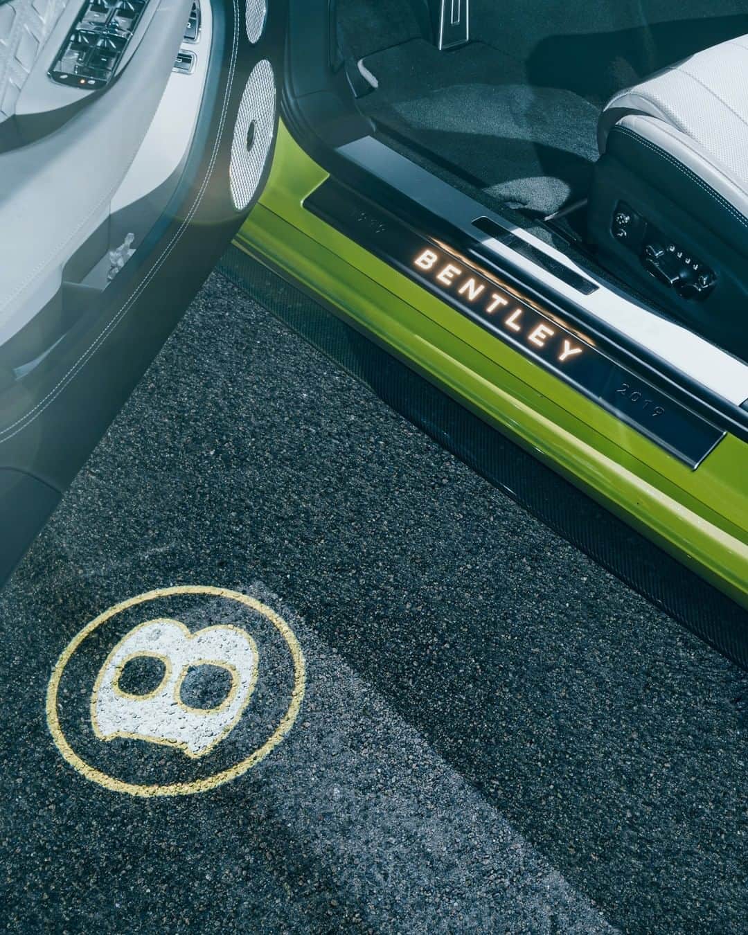 ベントレーさんのインスタグラム写真 - (ベントレーInstagram)「Impossible to contain your excitement. The #ContinentalGT. #WorldOfBentley _ #Bentley Continental GT WLTP drive cycle: combined fuel consumption: 20.8 mpg (13.6 l/100 km), combined CO₂: 308 g/km. Photo by @arnoldasivanauskas」1月15日 1時30分 - bentleymotors