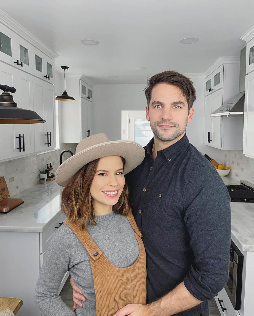 ブラント・ドーハティのインスタグラム：「Our kitchen renovation is finally done! What do you think? #AD Swipe to see the before picture and all the beautiful new Namib Fantasy countertops and backsplash! Plus, brand new cabinets and hardware... all from @bestcheerstone! Namib Fantasy has the look of marble but contains quartzite, so it doesn’t compromise the resistance and hardness of your countertops!」