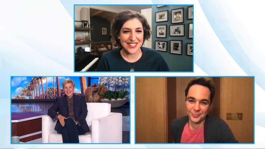 ジム・パーソンズのインスタグラム：「Today! Me and @missmayim join @theellenshow Tonight! all new @callmekatfox 😸 💥」