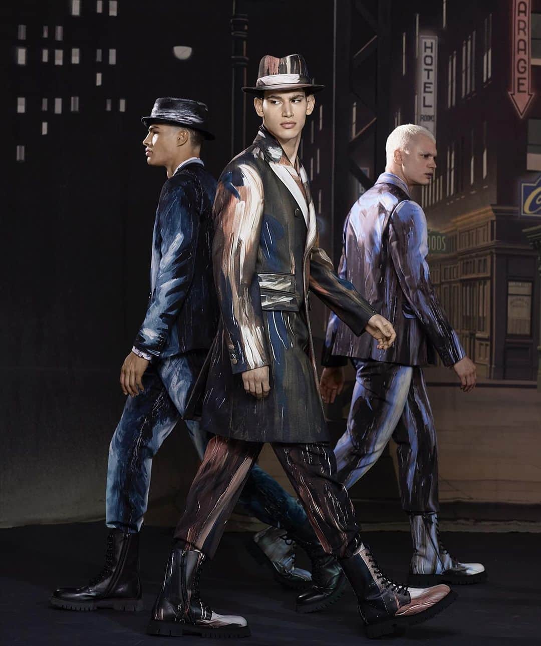 のインスタグラム：「OUT ON THE TOWN 🌃 @moschino MEN’S FALL WINTER 2021 STARRING @noahlbrown @thereal_chopchop & @goodbhavior 📸 @marcus_mam」