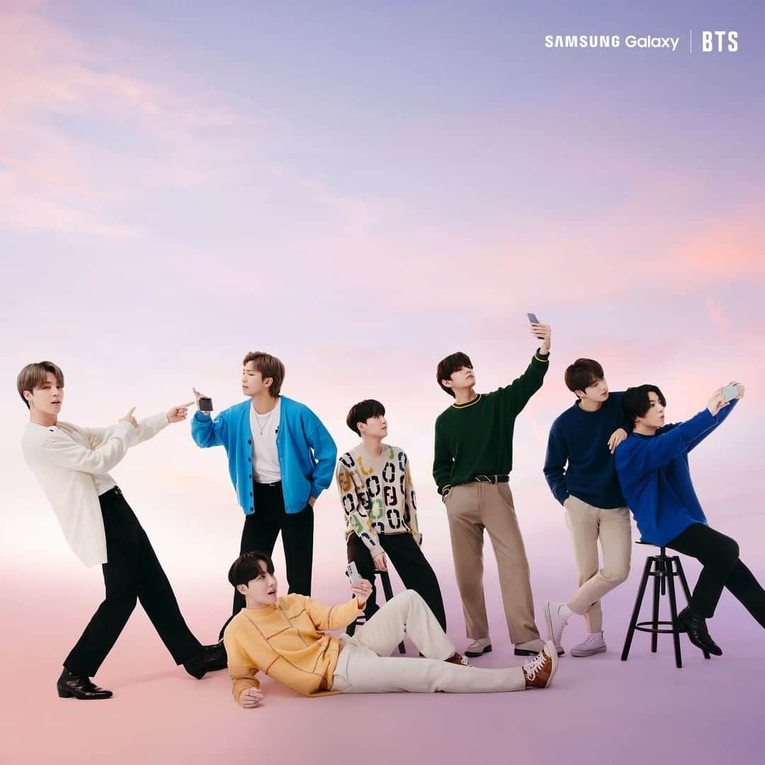 Samsung Mobileのインスタグラム：「Blessing the timeline with this shot of @BTS_twt and the new #GalaxyS21, taken fresh off their appearance at #SamsungUnpacked. You’re welcome. #GalaxyxBTS @bts.bighitofficial」