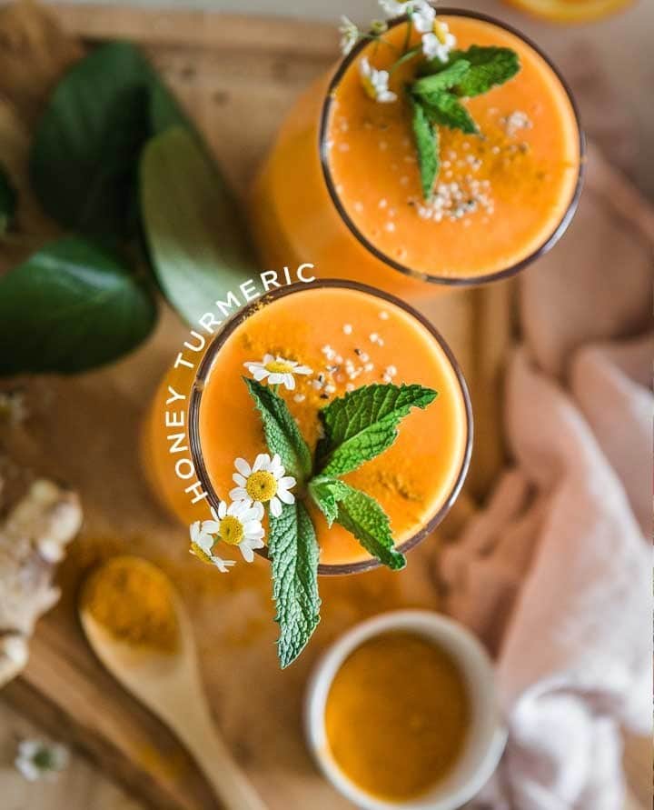 Simple Green Smoothiesさんのインスタグラム写真 - (Simple Green SmoothiesInstagram)「Treat yourself to a nutrition-packed HONEY TURMERIC SMOOTHIE 🐝 with mango, carrots, orange, ginger, turmeric and honey. ⁠ ⁠ HONEY TURMERIC I serves one⁠ 1 inch piece of ginger, peeled⁠ 1 orange, peeled and zested⁠ 3/4 cup almond or macadamia milk⁠ 1/2 cup frozen mango⁠ 1/2 cup frozen sliced carrots⁠ 1 Tbsp honey⁠ 1 teaspoon turmeric⁠ ⁠ 1. Place ginger, orange and almond milk in blender. Blend until smooth.⁠ 2. Add mango, carrots and turmeric. Blend until creamy.⁠ ⁠ Click @simplegreensmoothies for the full recipe. ⁠ https://simplegreensmoothies.com/recipes/honey-turmeric-smoothie」1月15日 2時02分 - simplegreensmoothies