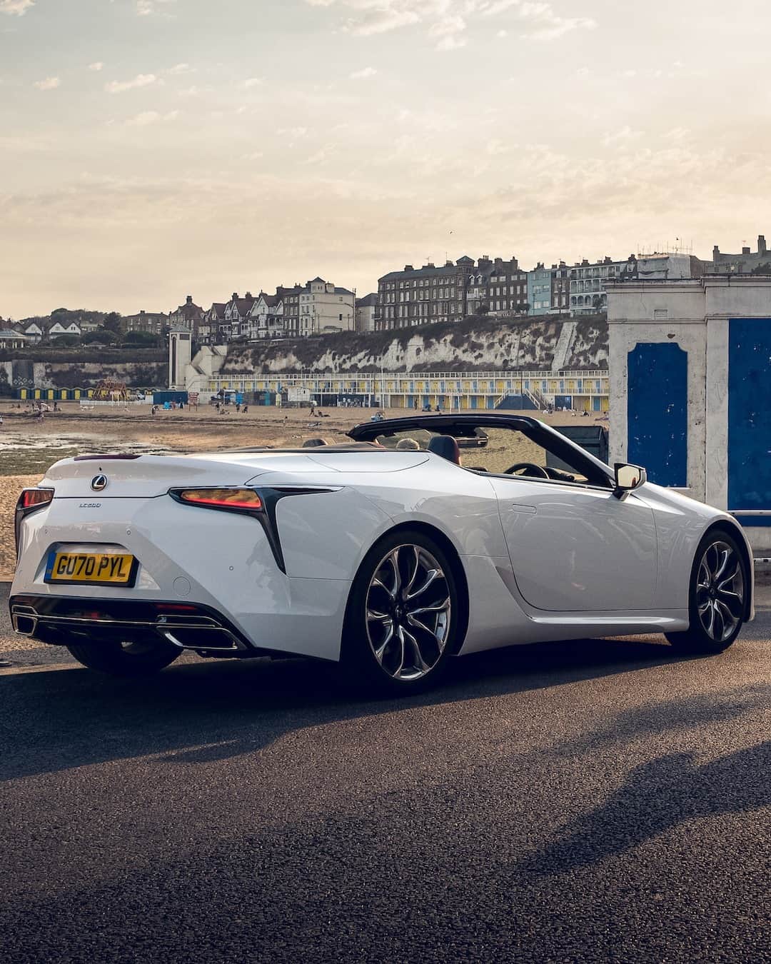 Lexus UKさんのインスタグラム写真 - (Lexus UKInstagram)「“This car just looks absolutely stunning. It is a truly brilliant convertible with a fabulous interior. So just sit back, fold down the roof and soak up the admiring glances as you burble past." @MatWatsonCars  The #LexusLC received the Best Convertible honour in the 2021 @carwow Awards.  #Design #CarDesign #Automotive #Lexus #CarsofInstagram #LuxuryTravel #Luxury #Lexus」1月15日 2時01分 - lexusuk