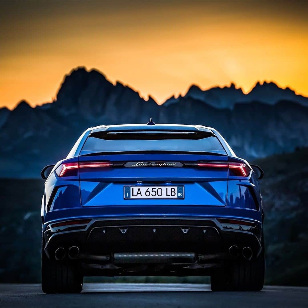 ランボルギーニのインスタグラム：「If this amazing landscape could talk, what would it say about Urus?  What would it say about its ability to unlock any road and take you there? But, right now, there’s a more urgent question for you: can you guess the Super SUV’s color? Is it Blu Astraeus or Blu Eleos?  #Lamborghini #Urus #UnlockAnyRoad #GuessTheColor」