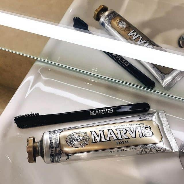 Marvis®️ Official Partnerさんのインスタグラム写真 - (Marvis®️ Official PartnerInstagram)「Marvis Royal Mint ☑️ Marvis Medium Bristle Brush ☑️⠀⠀⠀⠀⠀⠀⠀⠀⠀ .⠀⠀⠀⠀⠀⠀⠀⠀⠀ .⠀⠀⠀⠀⠀⠀⠀⠀⠀ .⠀⠀⠀⠀⠀⠀⠀⠀⠀ 📸 @marvis_cosbox」1月15日 2時15分 - marvis_usa