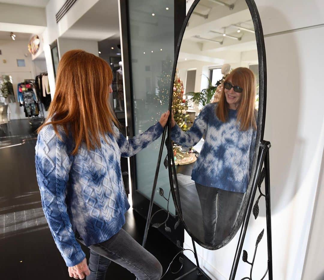ニコールミラーのインスタグラム：「Loving our Tie Dye Cable Knit Sweater!🌀 #NMResort2020 #tiedye」