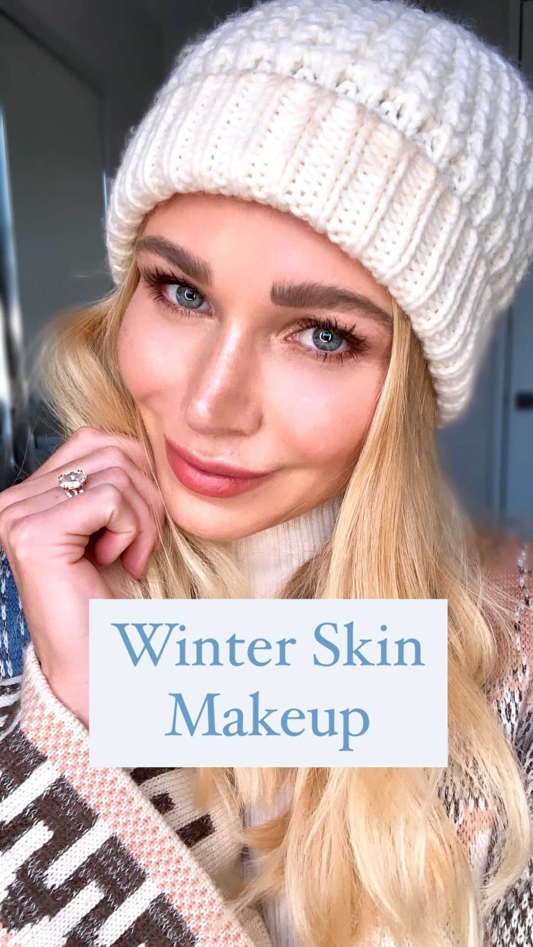 アリッサ・ジュリア・スミスのインスタグラム：「Baby it’s DRY outside...But I still wanna GLOW!  Save the powder for the mountains. Here is my makeup routine during the cold dry months to keep my skin hydrated and dewy.  **AN ALL LIQUID LOOK**  Start with a Hydrating Gel, my favorite is by @bibalosangelesofficial.  Tinted Face Oil is a game changer for dry skin, I love @kosas.  Liquid Bronzer for the win! Been using @armanibeauty for years.  Cream Blush keeps those cheeks glowing. @ctilburymakeup is very natural looking.  Liquid Highlighter Drops- @coverfx is what the pros use I’ve been told.  Creamy Liquid Eyeshadow, @iliabeauty are easy to blend.  Set with a natural Hydrating Mist like @caudalie and out in the elements you go!  #liquidmakeup #minimalmakeup #cleanbeauty #sensitiveskin #acneproof #noncomedogenic  #dryskin #dewymakeup #hydratedskin #skincare #makeuptutorial #favoriteproducts  #glowyskin #beauty #makeuptutorial」