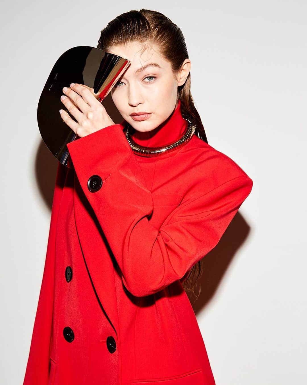 Fashion Weekのインスタグラム：「Trying to hide from the calendar reminder that #ValentinesDay is in one month. Our valentine 365 days of the year @gigihadid backstage for @proenzaschouler's Winter 2020/21 show @nyfw. ♥️ Photo by @andrewdaystudio」