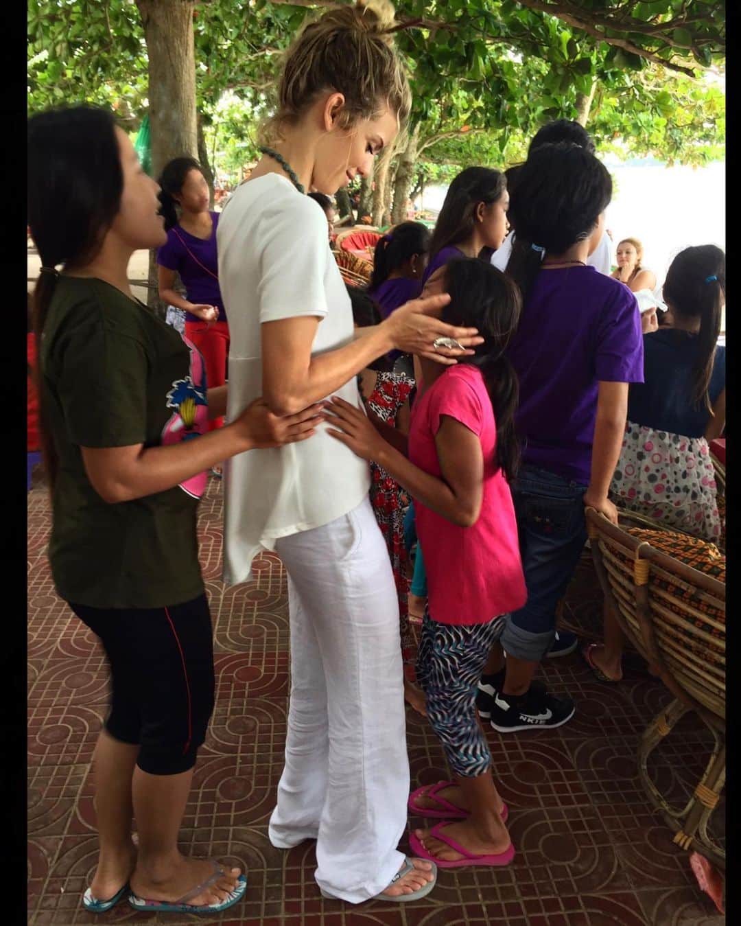 アナリン・マッコードのインスタグラム：「Missing my Oun Srey and my Heart’s Home #Cambodia (thank you for this moment @allyfrohman 📸)」