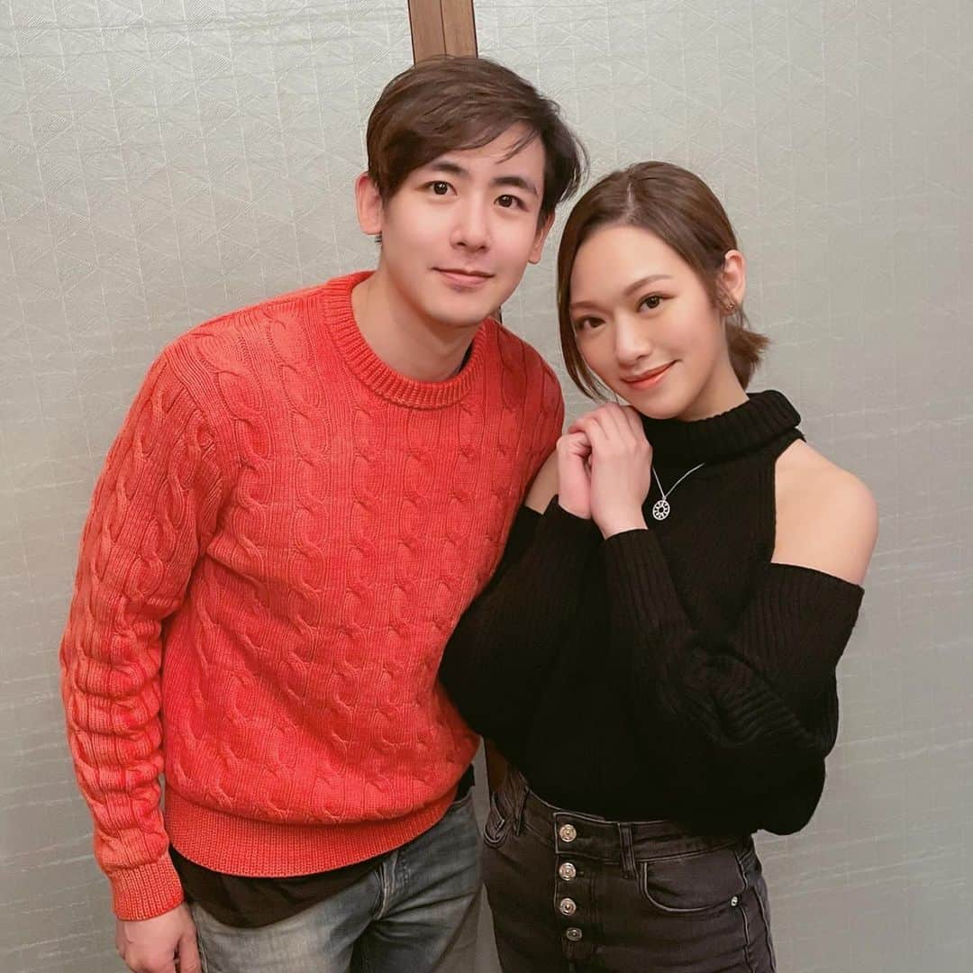 クリスタル・フォンさんのインスタグラム写真 - (クリスタル・フォンInstagram)「20210114 #starstruck🤩 #fangirling💓 January 14  Diary Day - the first valentine day in the new year The day we met will definitely be on the first page  🙈💖 Thank you @khunsta0624 for making my dream come true🙏🏻 #好開心呀😭 #同Joey一樣 #hashtag先敢寫中文 #驚佢睇得明 #2PM #牛奶皮膚王子 #中學時睇我們結婚了 #而家竟然可以合照😍 #明星追星 #夢想成真✌🏻」1月15日 2時51分 - crystalfyy