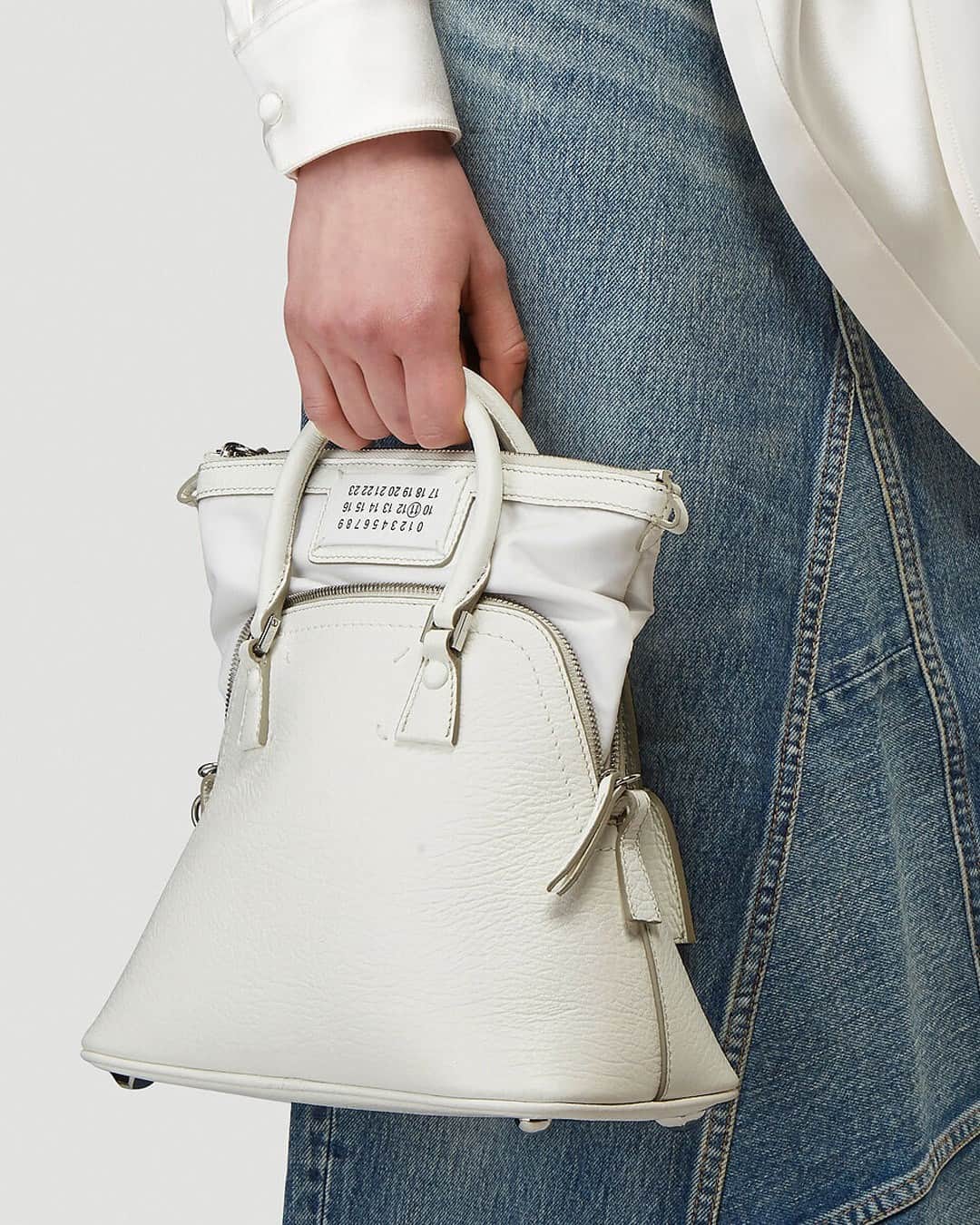 エルエヌシーシーのインスタグラム：「Maison Margiela presents a contemporary take on traditional designs. The iconic 5AC handbag is reintroduced this season in an array of colourways and sizes, including the 5AC Medium Shoulder Bag in white. @maisonmargiela」