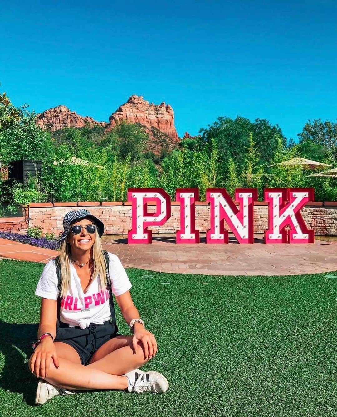 Victoria's Secret PINKさんのインスタグラム写真 - (Victoria's Secret PINKInstagram)「PINK Social Media Coordinator and #PINKRepAlum, @Maison_Fletcher, is reminiscing about her experience as a Rep! ✨  “The PINK Campus Rep program is simply magic.   If you would have told me a few years ago that the program would lead to a role running PINK’s social media, alongside the most incredible people, I would say you were absolutely insane.   This program is an absolute force: an army filled with the most incredible people, who cultivate your potential, support you through your hardships, and encourage you to excel both personally and professionally.  Thankful is an understatement. Becoming a rep transformed my life and kickstarted my career. Don’t hesitate for even a second. Apply today!" -Maison」1月15日 2時57分 - vspink