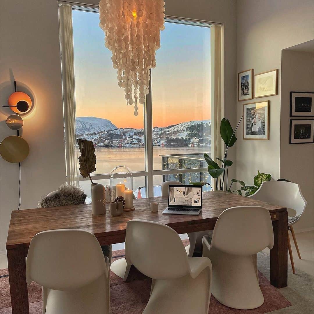 Inger-Lise Lillerovdeのインスタグラム：「Dagen idag 👌🏼 Det ble rett og slett hjemmekontor i desse omgivelsene! Vinteren er vakker altså! Er det full vinter hos deg også? Ha en fin kveld der du er! Jeg stikker en tur på trening -før jeg skal lande i sofaen 💦」