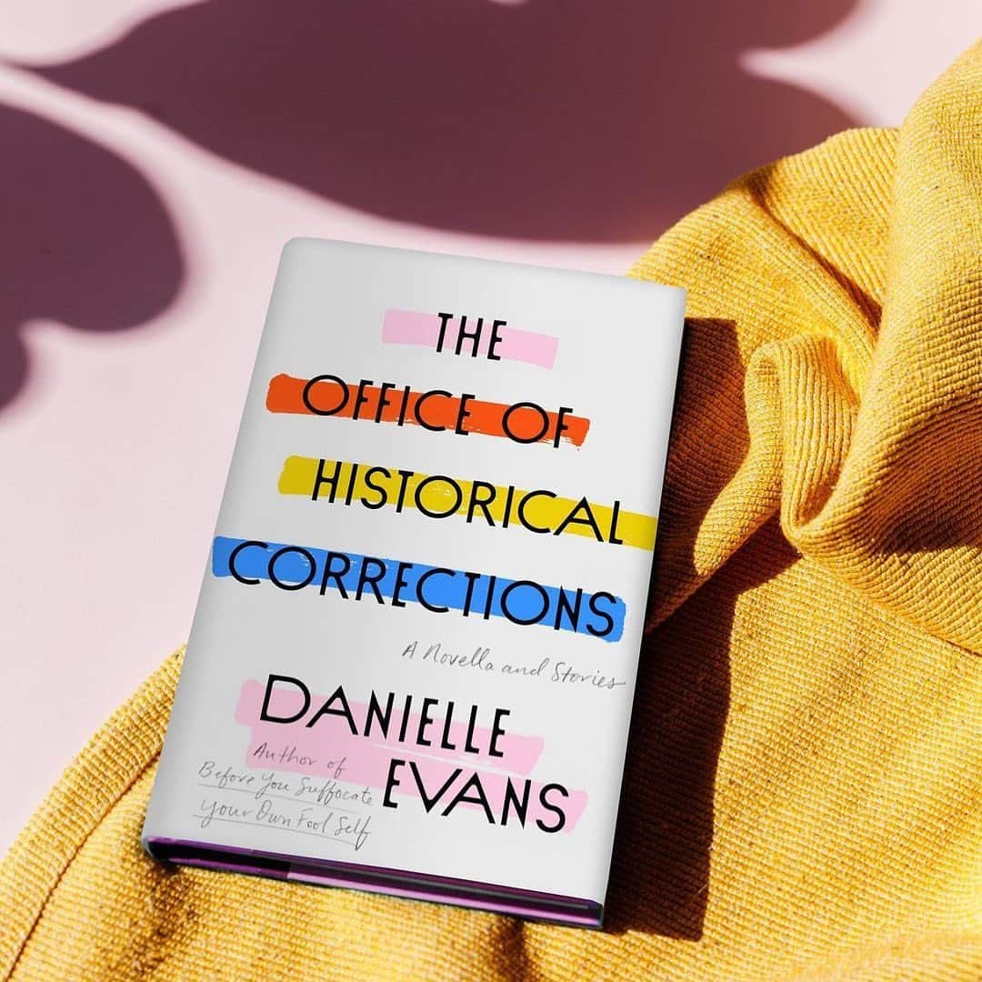 マリクレールさんのインスタグラム写真 - (マリクレールInstagram)「Danielle Evans, author of The Office of Historical Corrections, our January #ReadWithMC book club pick, is taking over our Instagram Stories right now to answer all your questions about her book, writing process, and more. #rg @riverheadbooks」1月15日 3時04分 - marieclairemag