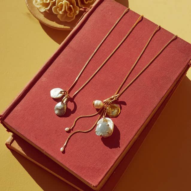 チャンルーのインスタグラム：「Golden hour in necklace form 🌅」