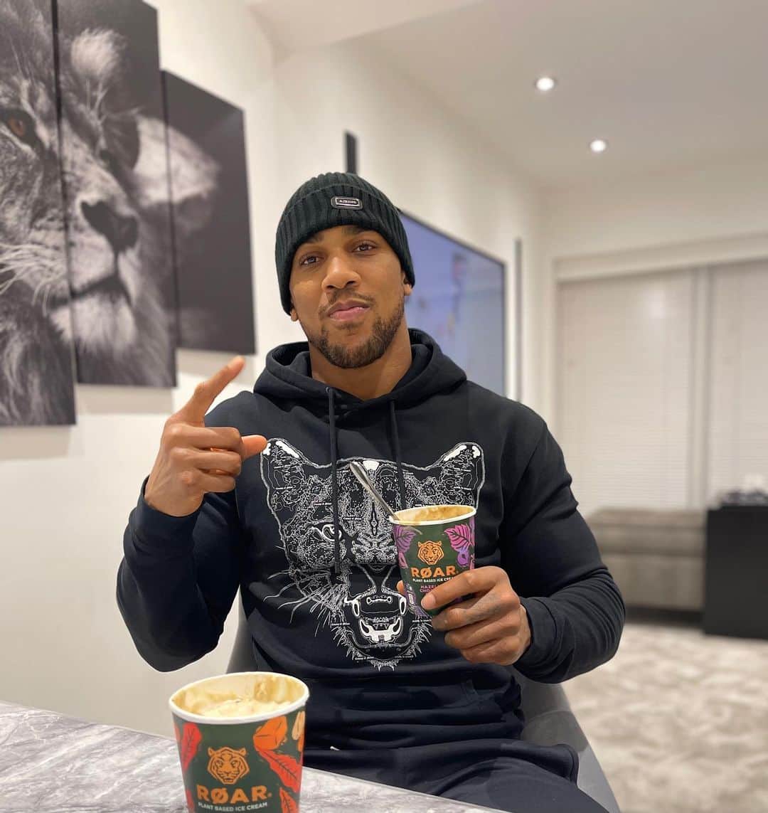 のインスタグラム：「It was so nice... I had to eat it twice 🍨 @roar_icecream on offer at @tescofood #Ad」