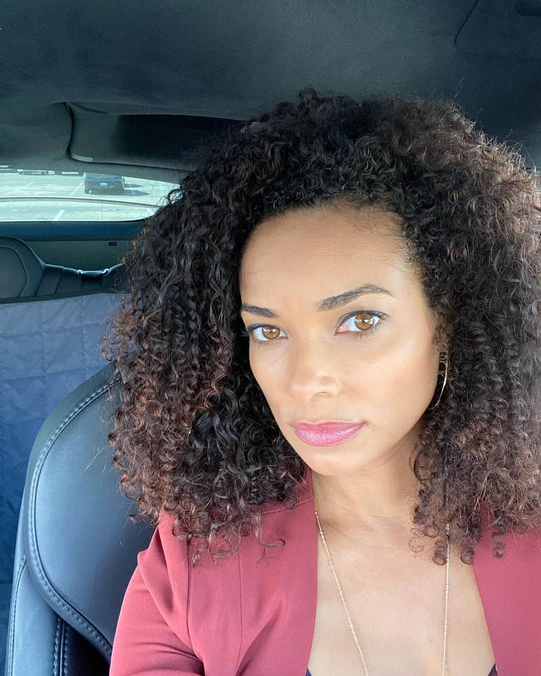 ロッチェル・エイツのインスタグラム：「How’s everybody doing? I’m doing well. Just staying in a positive frame of mind, through meditation, exercise, healthy eating and surrounding myself with good people. A lot is going on right now and I pray we get through this time. I know we will. I pray for healing, more love and compassion for each other and PEACE. Have a blessed day! ♥️😇🙏🏽」