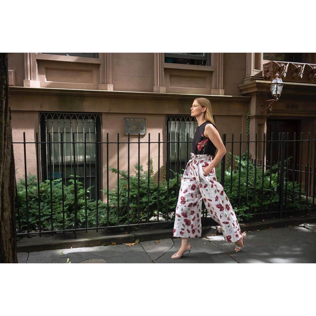 アダムのインスタグラム：「Daydream in our Silk Jacquard Paperbag Pant. Available now at AdamLippes.com WIDE-LEG PANT」