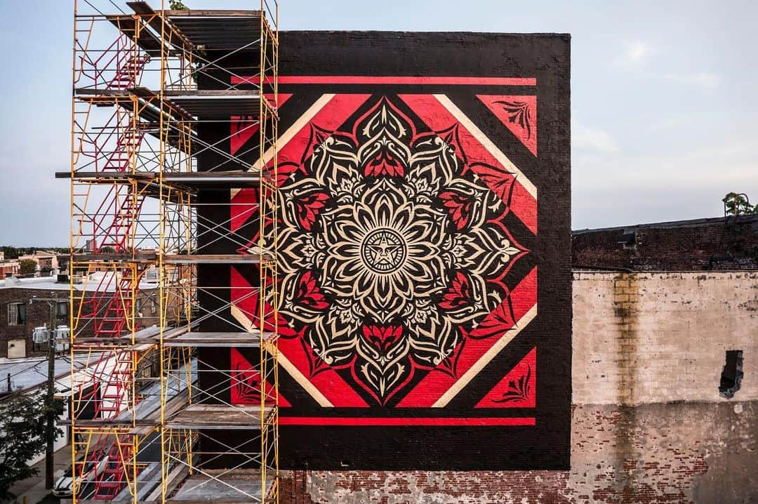 Shepard Faireyさんのインスタグラム写真 - (Shepard FaireyInstagram)「Throwing it back to the Lotus Diamond Mural that I painted in Philadelphia in 2014, which is no longer up... RIP! It was part of the @hennessyus mural tour we did that year, which started in Los Angeles, then Chicago, New York, Philadelphia, Berlin, Johannesburg, and ended in Toronto. It was a blast! This mural in Philly featured an older Lotus Diamond image, a more decorative piece representing my work's other side. One side of my work is provocative and agitational, with many political messages. Still, I think art can be beautiful and implicitly promote peace and many other values that I believe are positive. I try to have rhythm between the imagery that's more aggressive and what's not. This mural went over well with the folks in Philadelphia, and I was pleased with it!⁠⠀ I look forward to traveling safely again and working on murals with my crew; hopefully, we can do that later this year. Thanks, @adam_wallacavage, for capturing these shots back in the day!⁠⠀ -Shepard⁠⠀ ⁠⠀ #throwback #tbt #obeygiant #obey #shepardfairey #streetart #muralart」1月15日 3時51分 - obeygiant