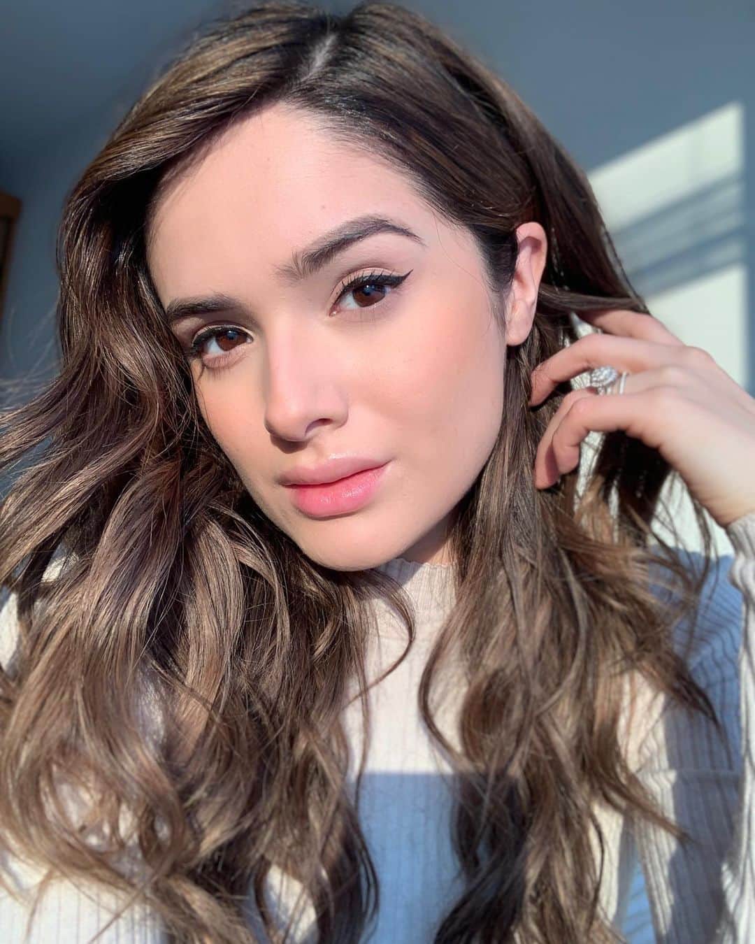 チャチー・ゴンザレスのインスタグラム：「Couldn’t believe what I saw today...THAT BRIGHT THING IN THE SKY ☀️ oh sun, how I’ve missed you. Thanks for making a cute cameo today.」