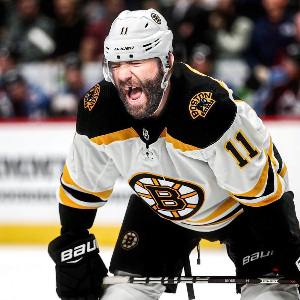 ジュリアン・エデルマンのインスタグラム：「364 days until hockey tryouts, gotta toughen up... #GoBs 🐻 🏒」