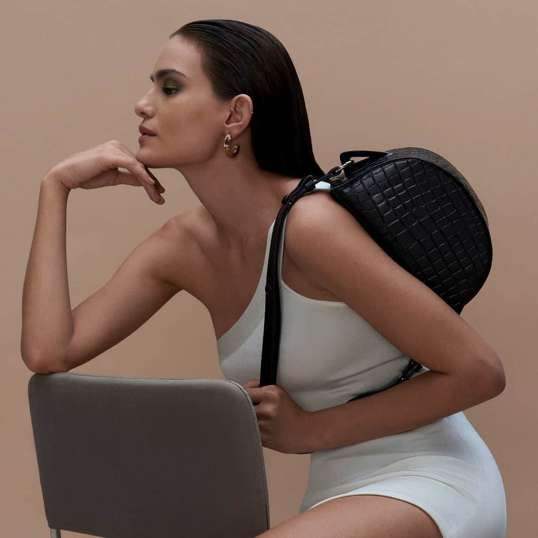 Schutzのインスタグラム：「WE LOVE A SCHUTZ SHOULDER BAG ❤️ #schutzprefall」