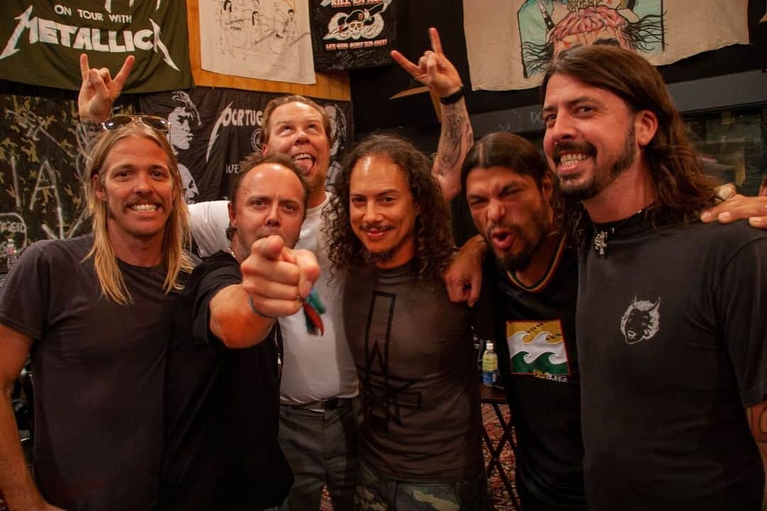 メタリカさんのインスタグラム写真 - (メタリカInstagram)「Happy Birthday, Dave! 🎉 Throwback to the 2008 Death on the Radio party at HQ hosted by these two fellas! #tbt」1月15日 4時01分 - metallica