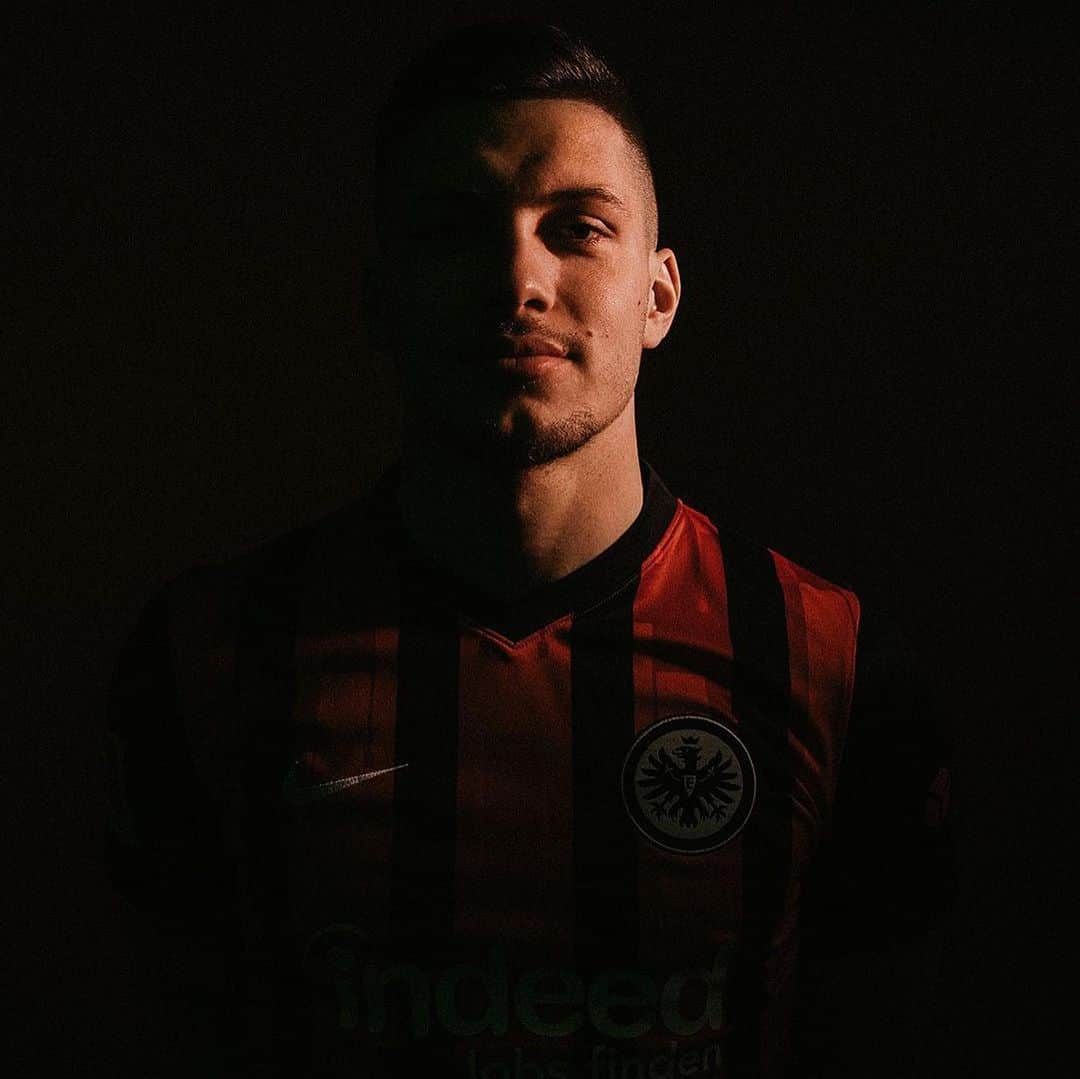 ルカ・ヨヴィッチのインスタグラム：「I am back🔥🦅 @eintrachtfrankfurt」