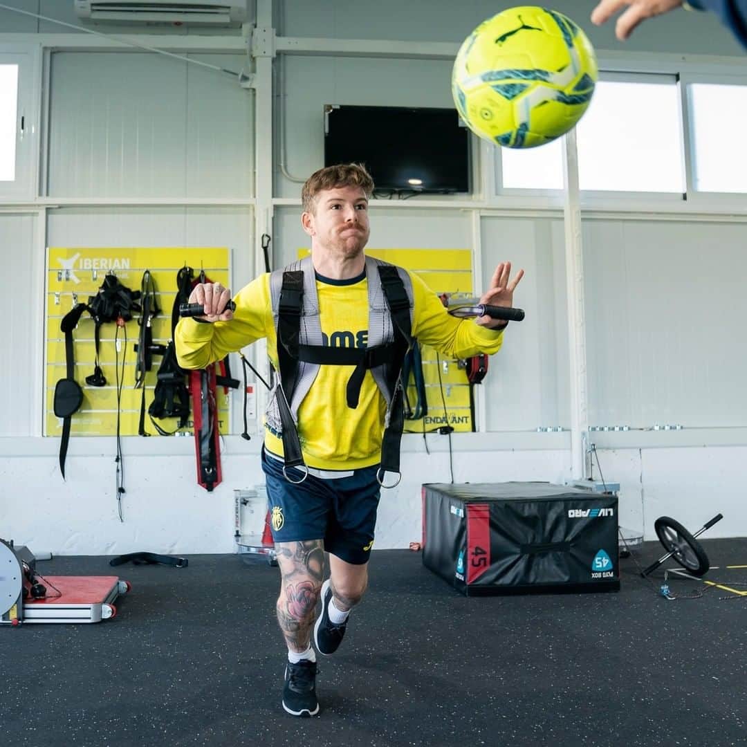 ビジャレアルCFのインスタグラム：「¡Daaaaaaleeeee, @18albertomp 🏋! ¡Queremos verte pronto 💪!  #Villarreal #futbol #football #soccer」